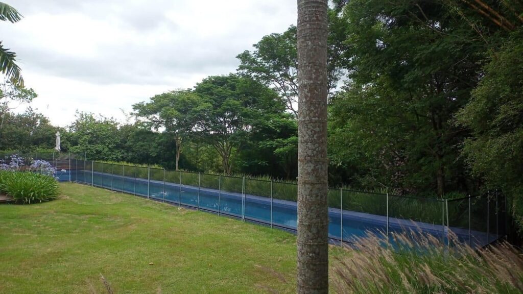 Cerca de alumínio anodizado preta 32mm